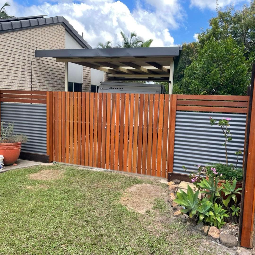 Pine Paling Gate & Corrugated Infill