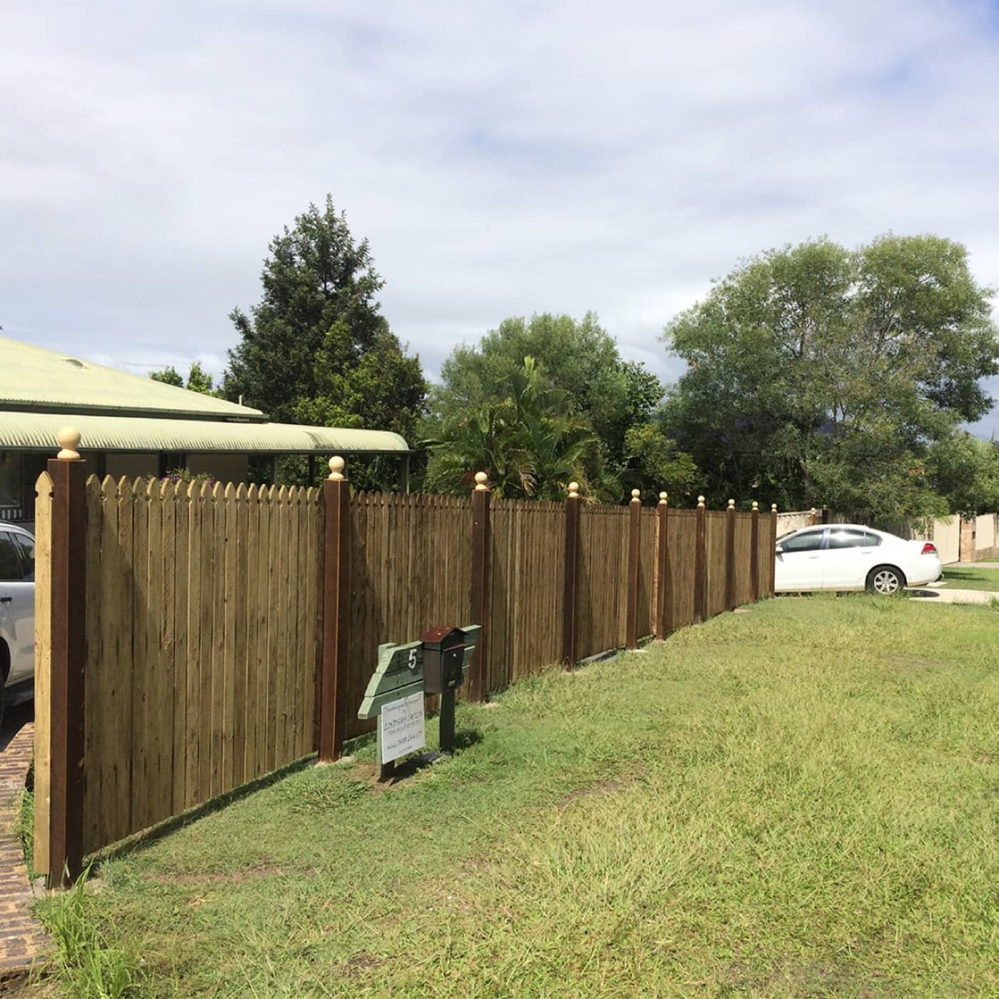 Colonial Picket Fence with Domes on Posts